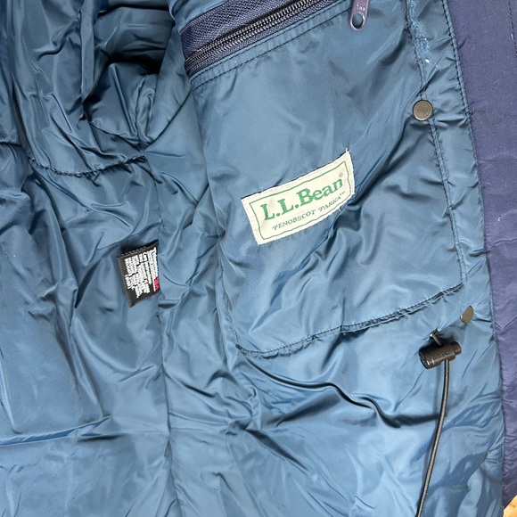 Women’s red L.L. Bean winter coat, size medium - Picture 7 of 11